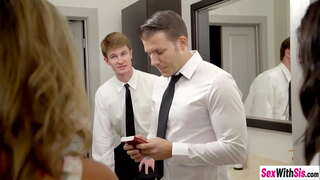 Sexy adoleshencë Ms Faris dhe Whitney Wright gëzuar hardcore threesom seksi, pasi ata thithur dick