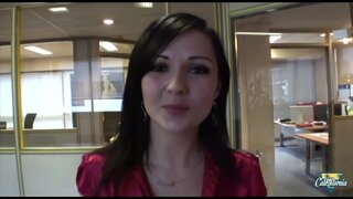 Të vogla zeshkane ofron prapanicën e saj me kënaqësi